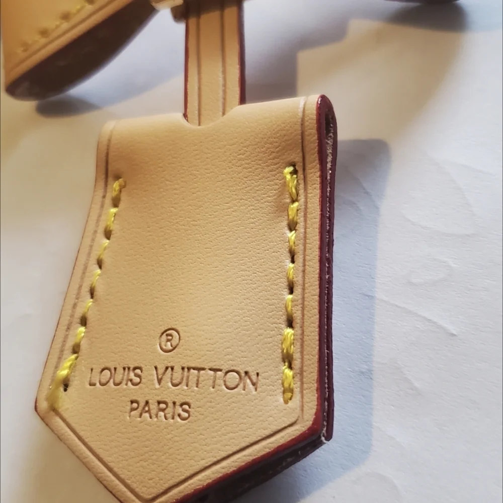 Louis Vuitton Beige Leather Luggage Tag - Picture 3 of 8